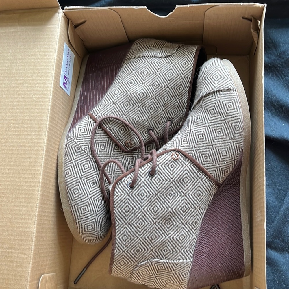 Tom’s brown wedge Size 8 Womens